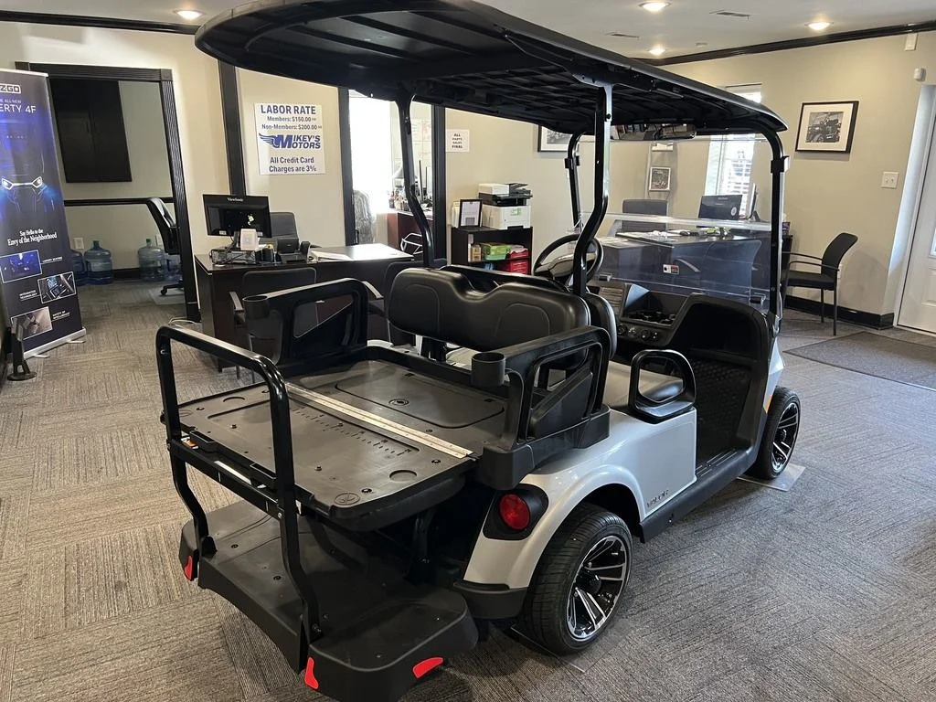 2027 E-Z-GO RXV 2 Valor S + 13.5 Gas Platinum photo 5