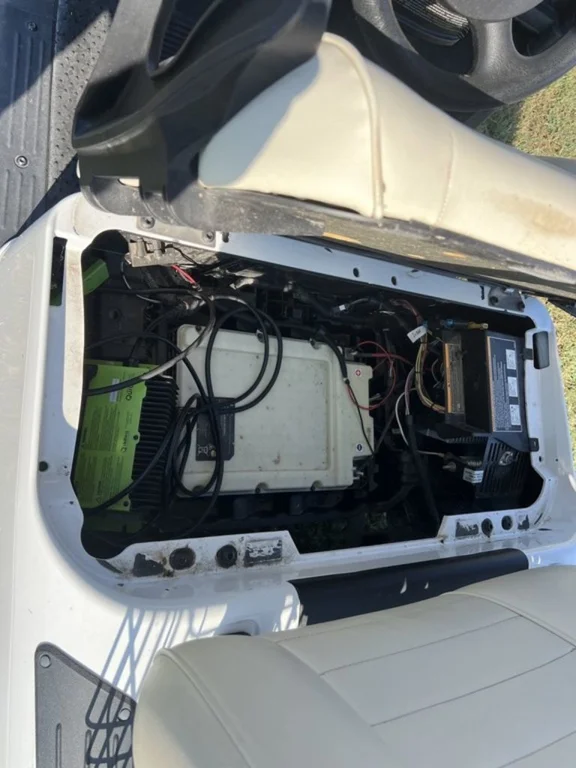 2022 E-Z-GO RXV photo 8