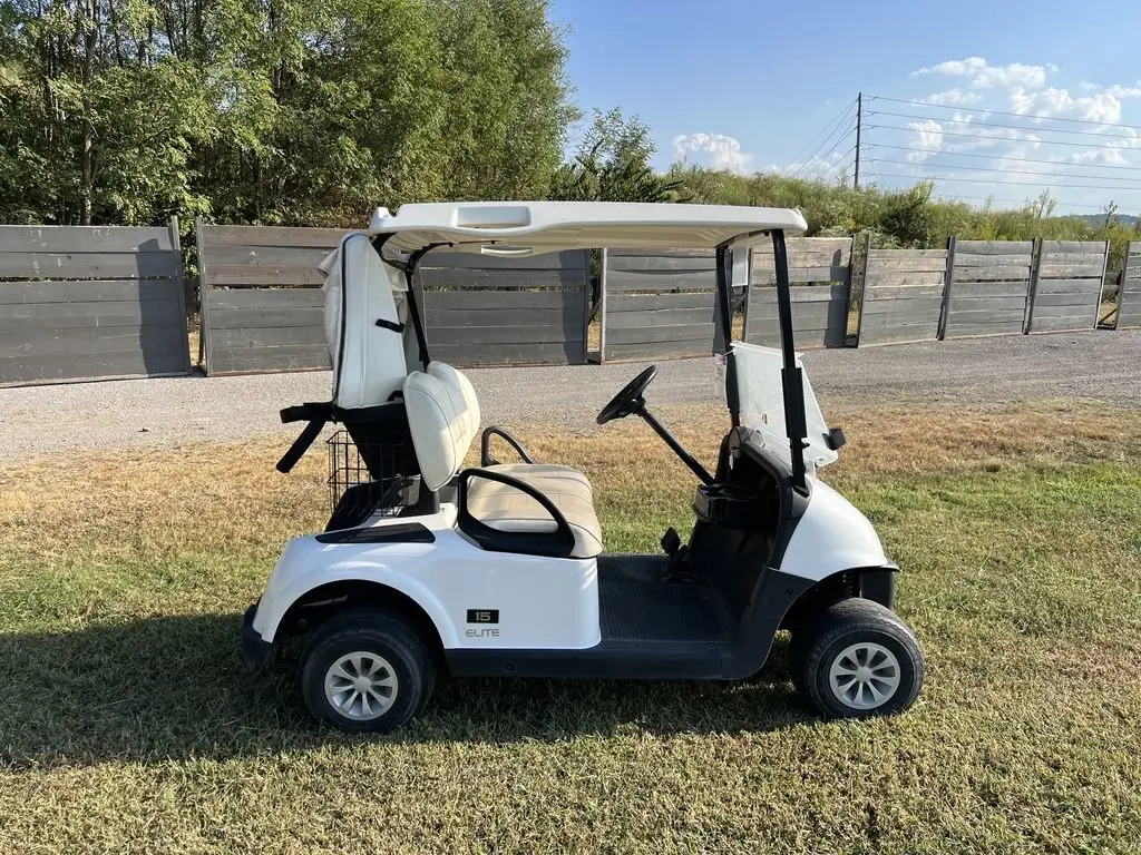 2022 E-Z-GO RXV photo 6