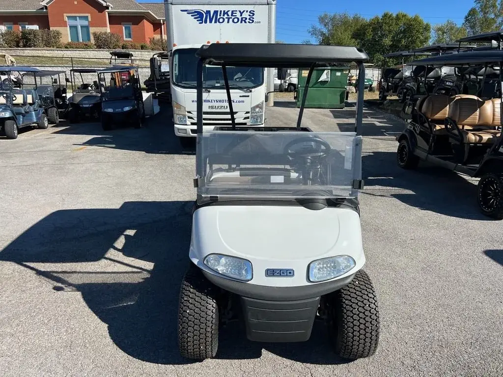 2021 E-Z-GO RXV photo 8