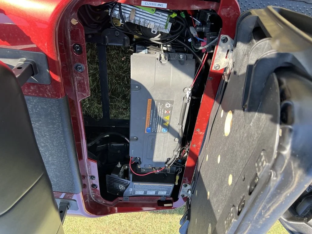 2021 E-Z-GO RXV photo 9