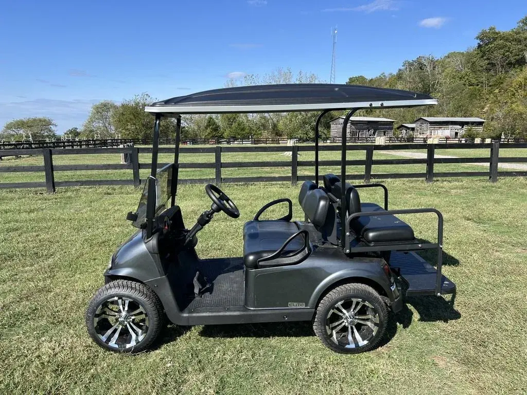 2021 E-Z-GO RXV photo 2