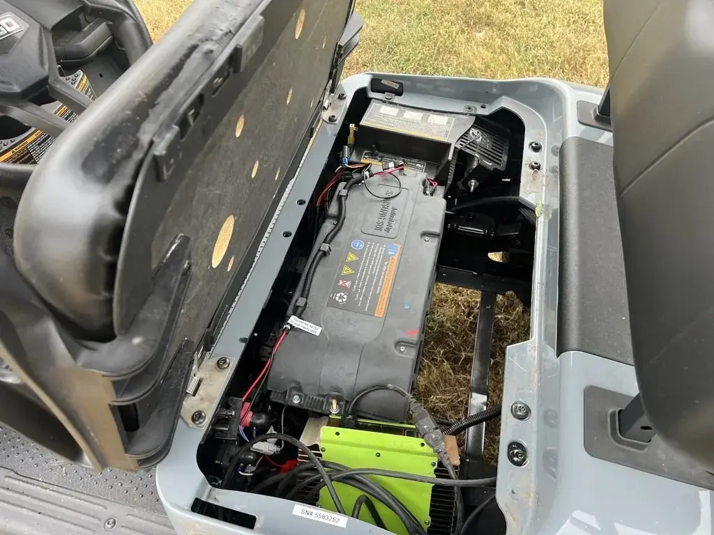2021 E-Z-GO RXV photo 8