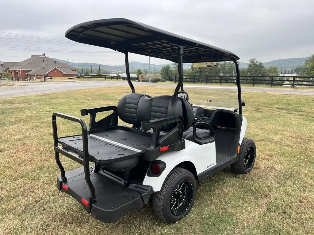 2027 E-Z-GO Liberty photo 5