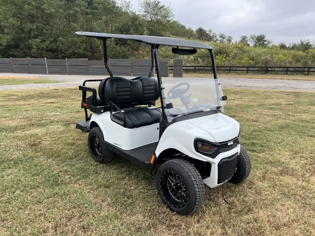 2027 E-Z-GO Liberty photo 6