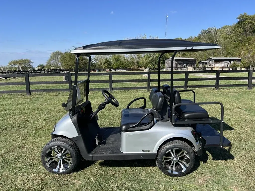 2021 E-Z-GO RXV photo 2