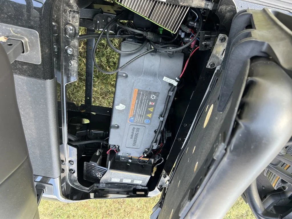 2021 E-Z-GO RXV photo 9