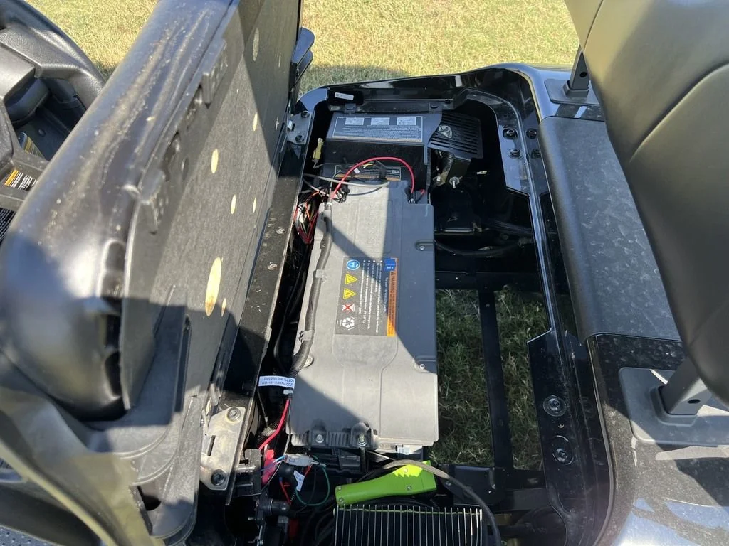 2021 E-Z-GO RXV photo 9