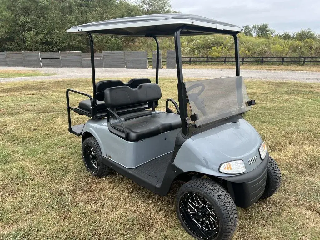 2021 E-Z-GO RXV photo 6
