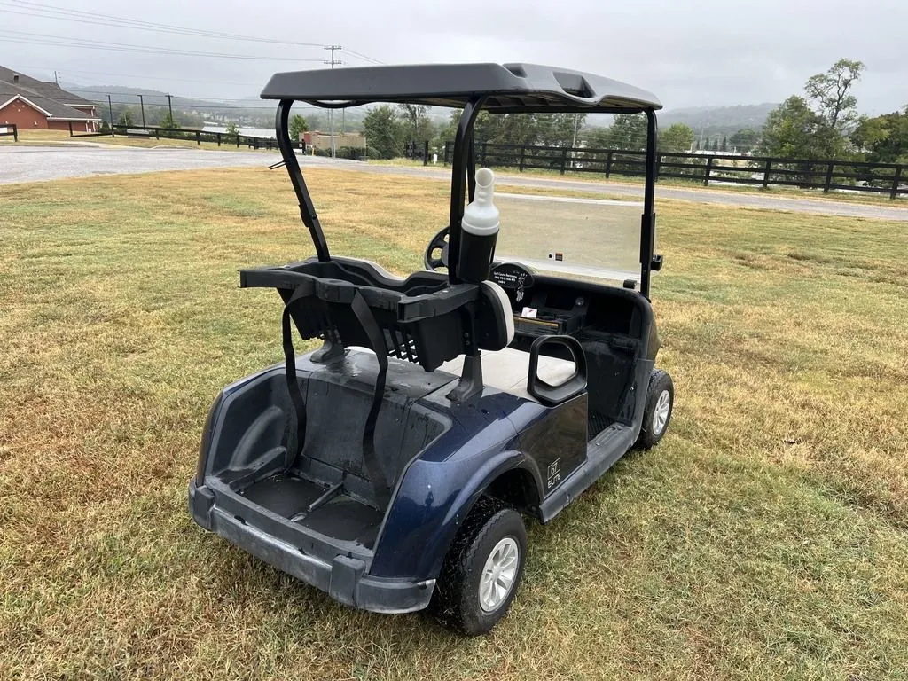 2021 E-Z-GO RXV photo 5
