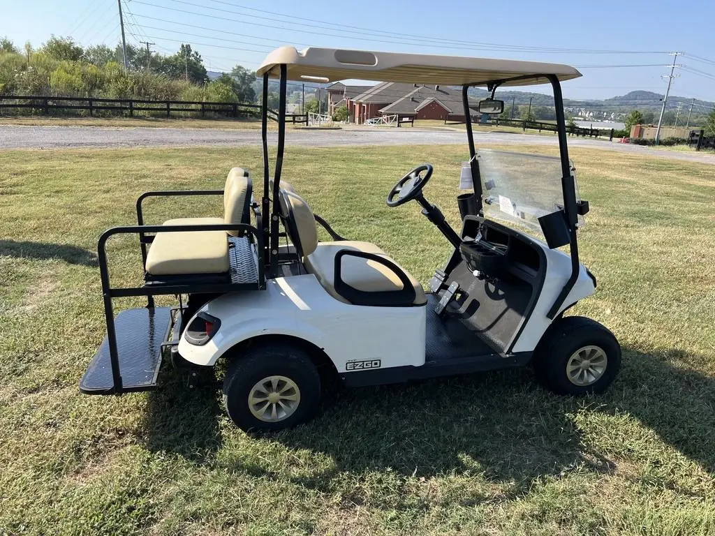 2018 E-Z-GO TXT photo 5