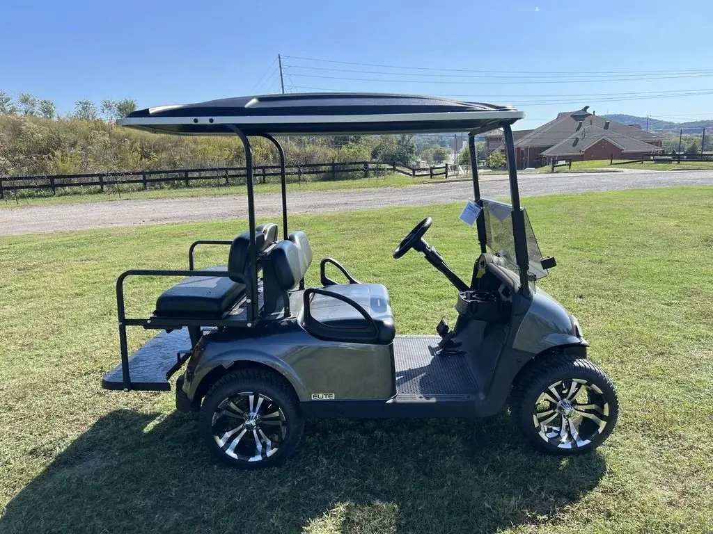 2021 E-Z-GO RXV photo 6