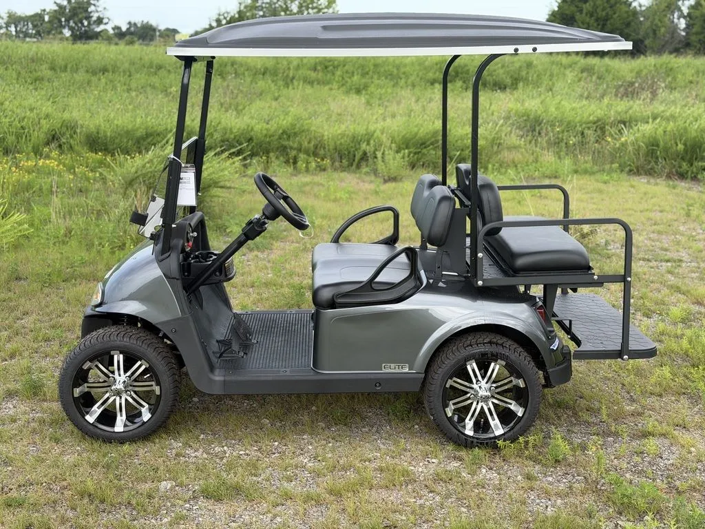 2021 E-Z-GO RXV photo 3