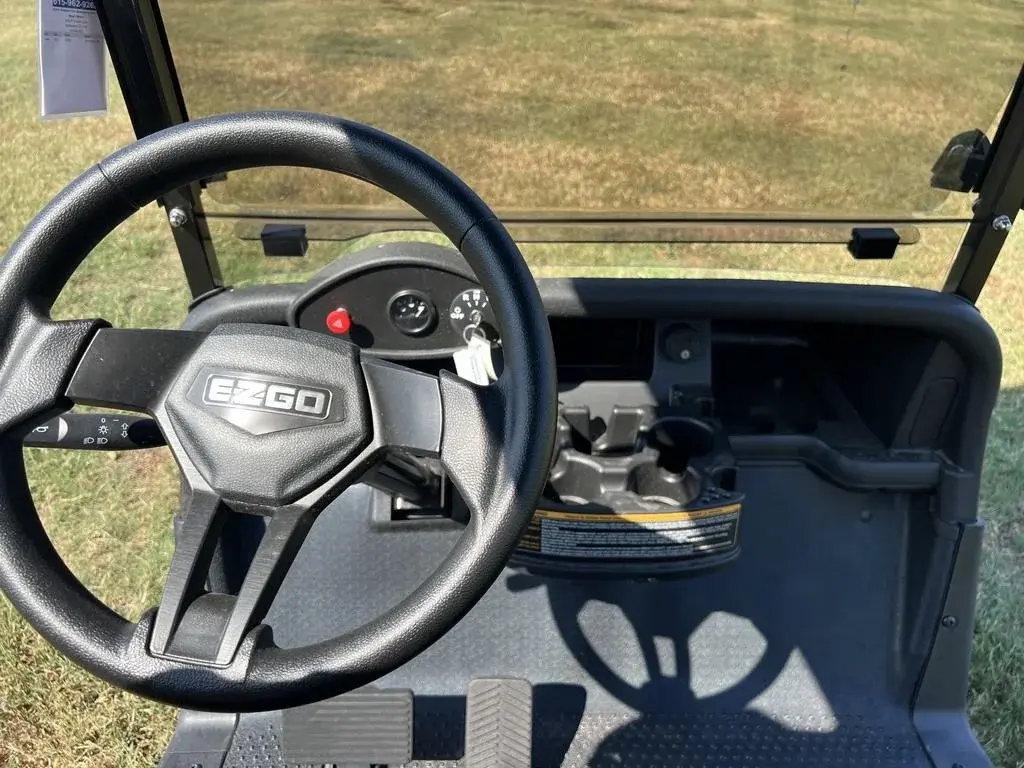 2021 E-Z-GO RXV photo 10