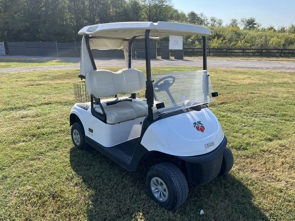 2022 E-Z-GO RXV photo 7