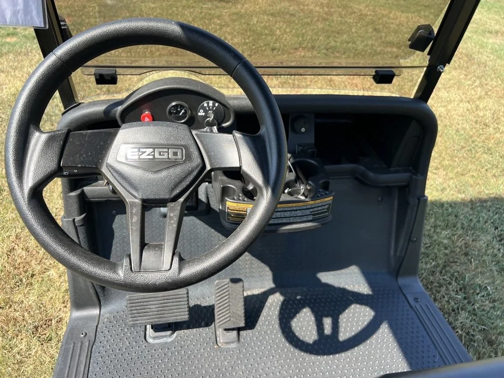 2021 E-Z-GO RXV photo 10