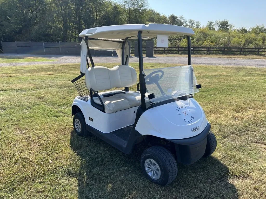2022 E-Z-GO RXV photo 7