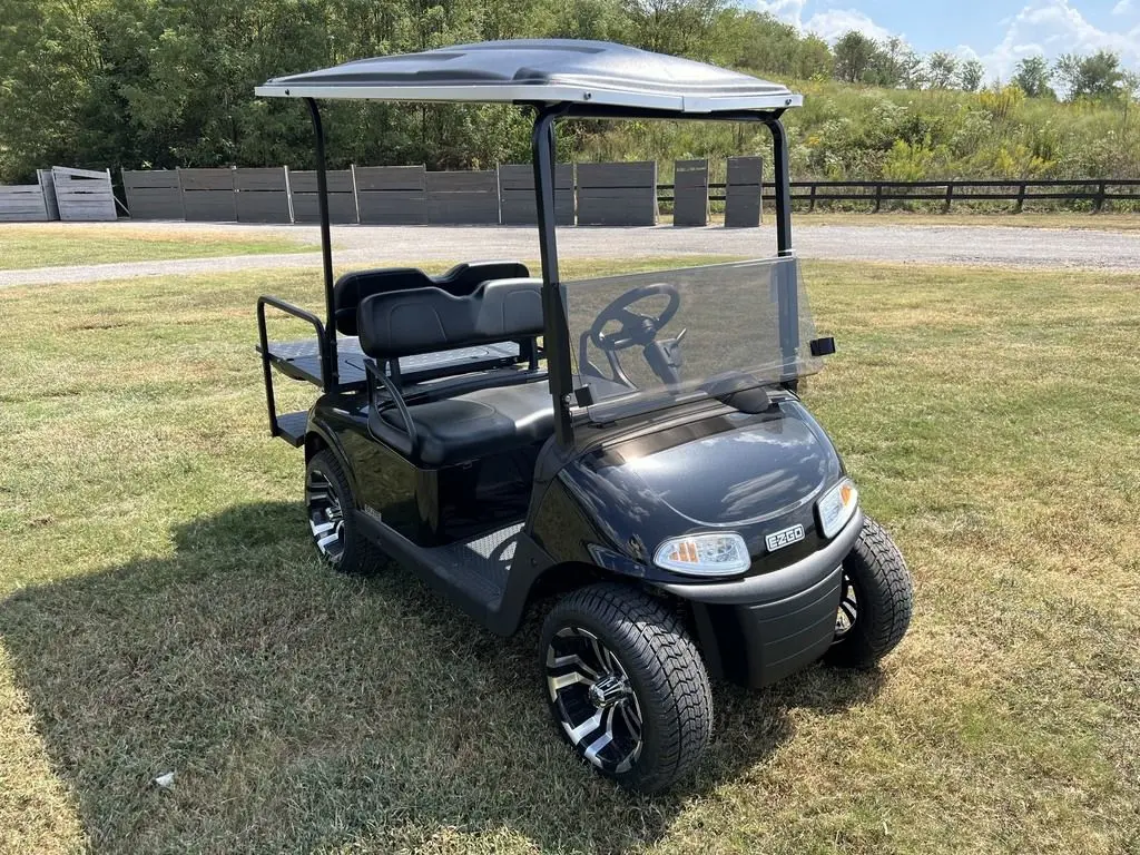 2021 E-Z-GO RXV photo 6