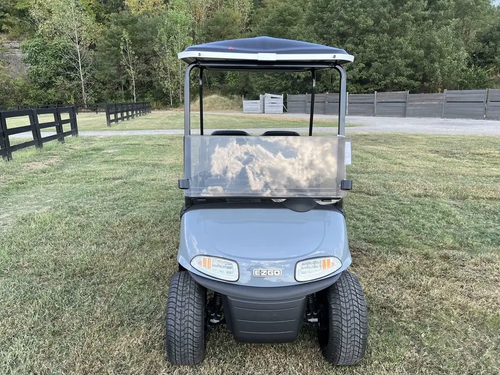 2021 E-Z-GO RXV photo 8