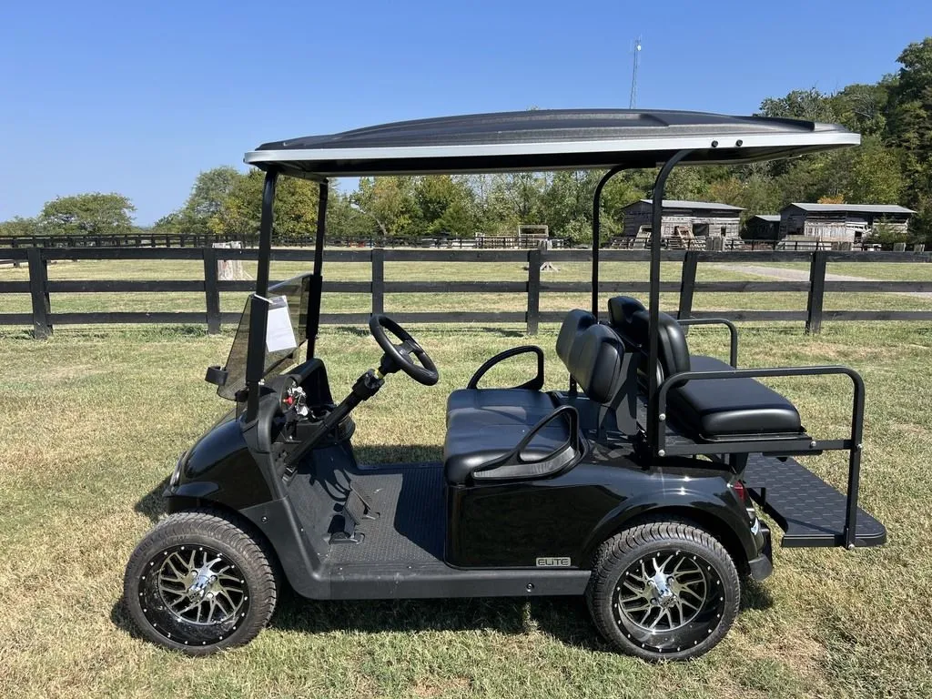 2021 E-Z-GO RXV photo 2