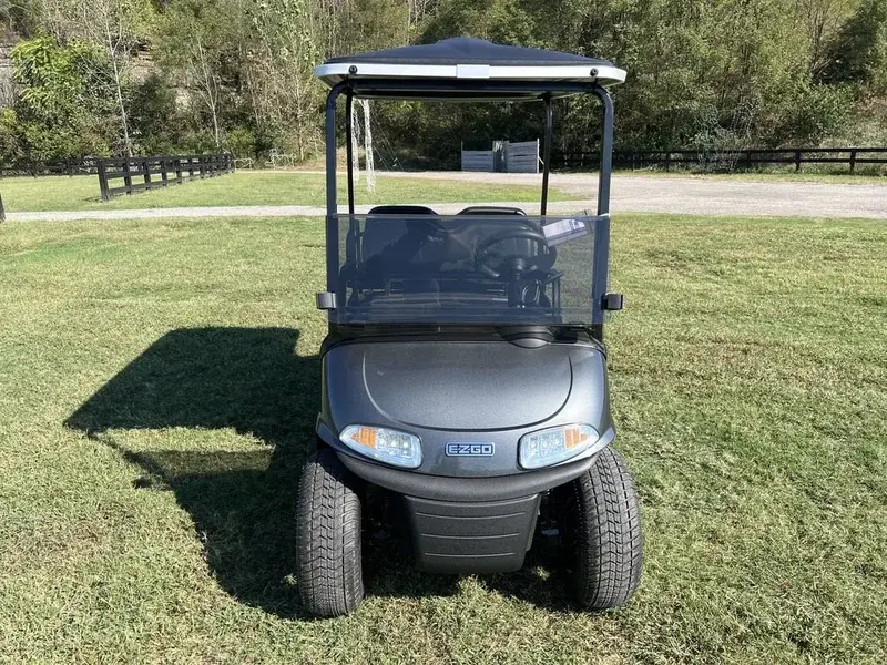 2021 E-Z-GO RXV photo 8