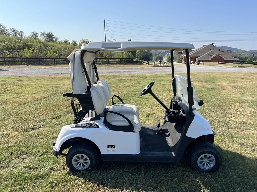 2022 E-Z-GO RXV photo 5