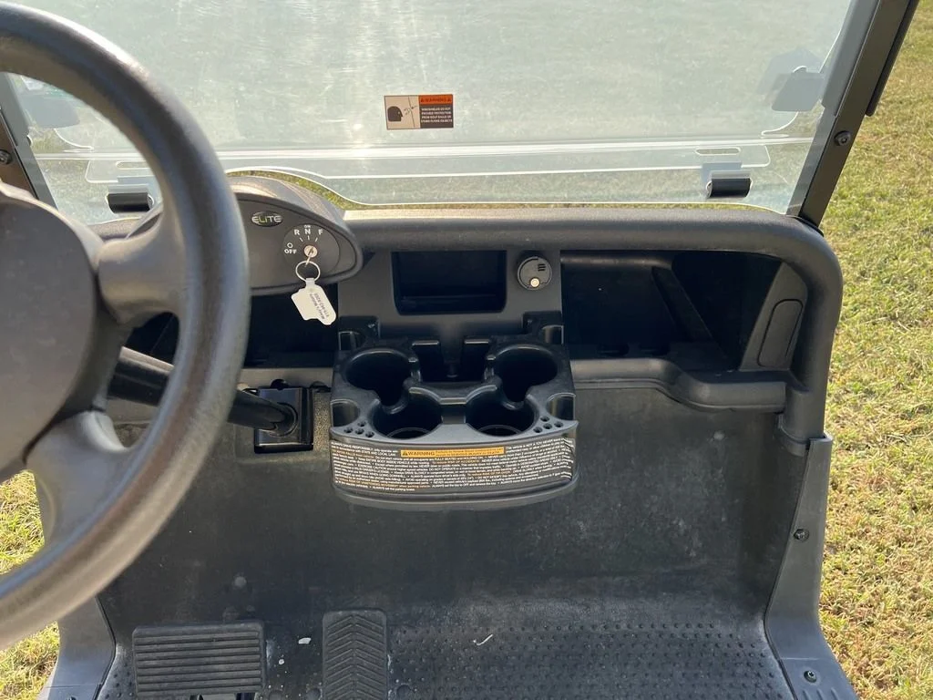 2022 E-Z-GO RXV photo 10