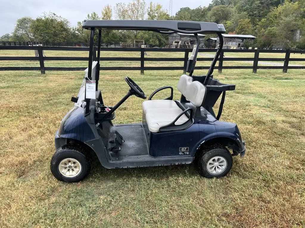 2021 E-Z-GO RXV photo 2