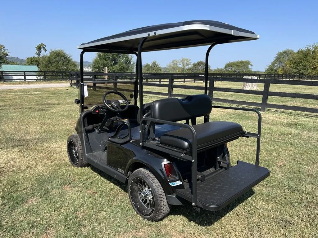2021 E-Z-GO RXV photo 3