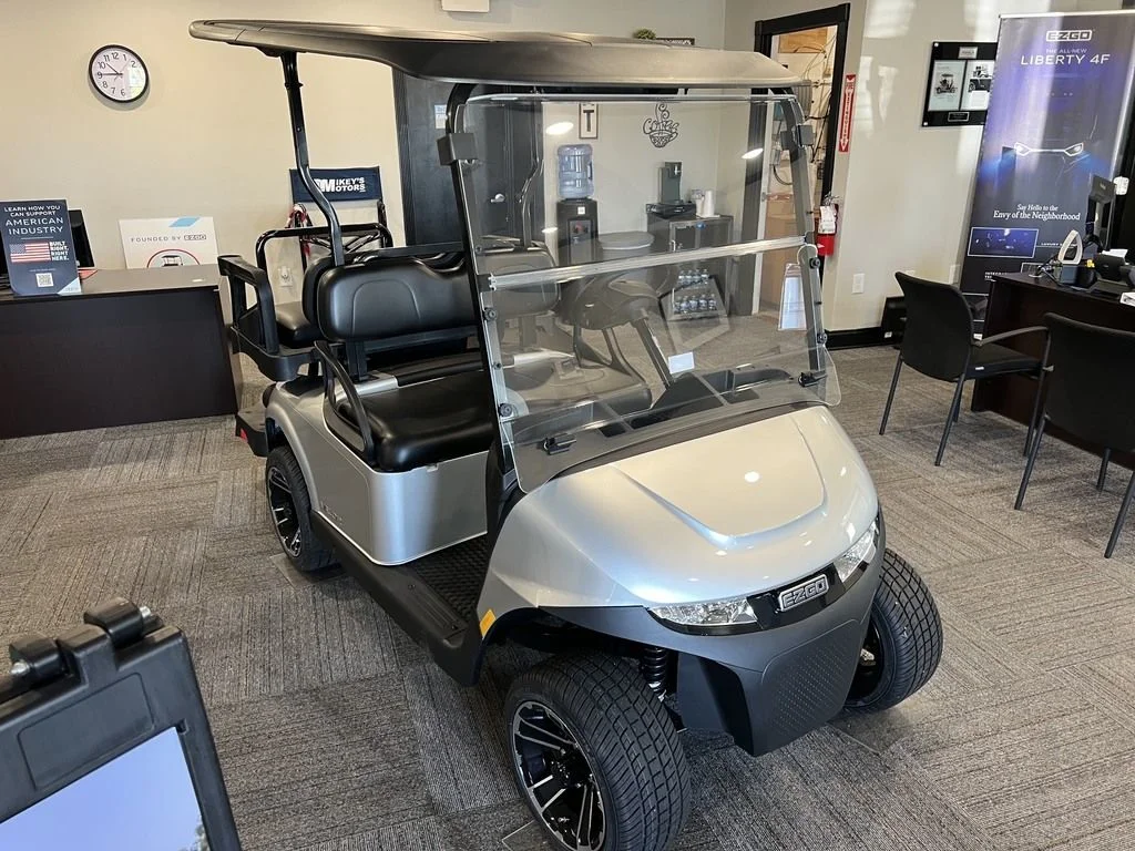 2027 E-Z-GO RXV 2 Valor S + 13.5 Gas Platinum photo 6
