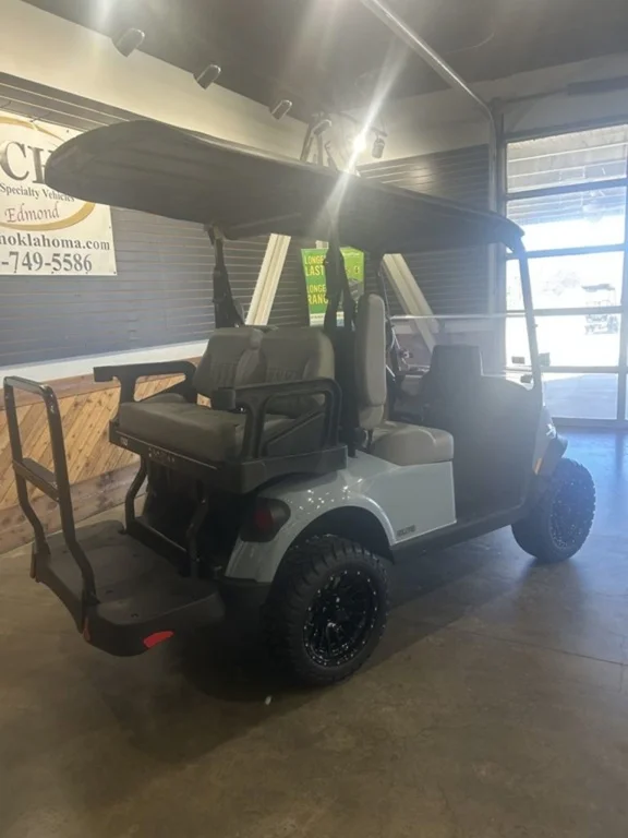 2026 E-Z-GO RXV photo 5