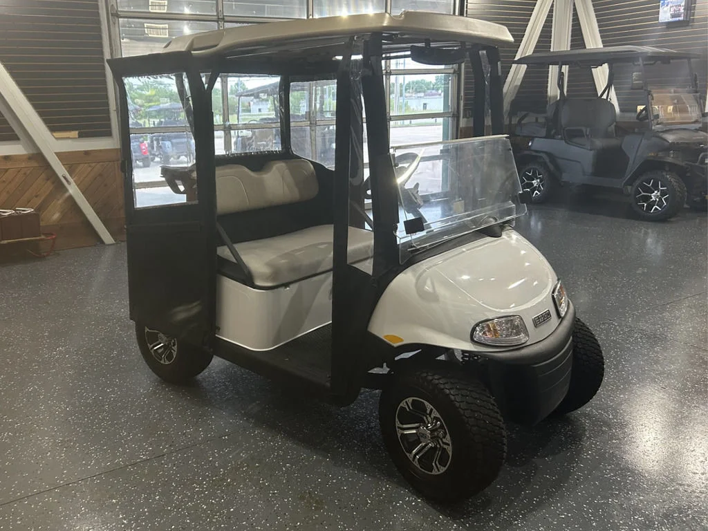 2023 E-Z-GO Valor photo 3