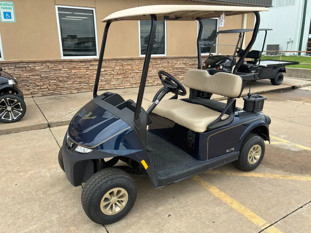 2025 E-Z-GO Freedom photo 1