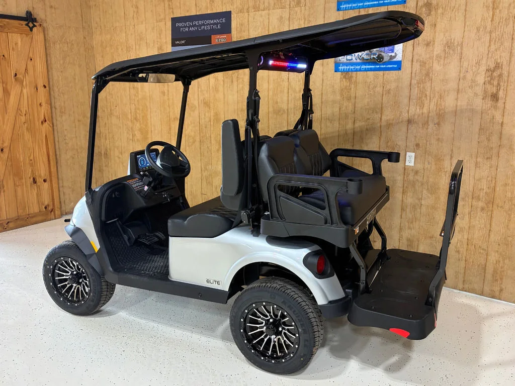 2026 E-Z-GO RXV photo 2