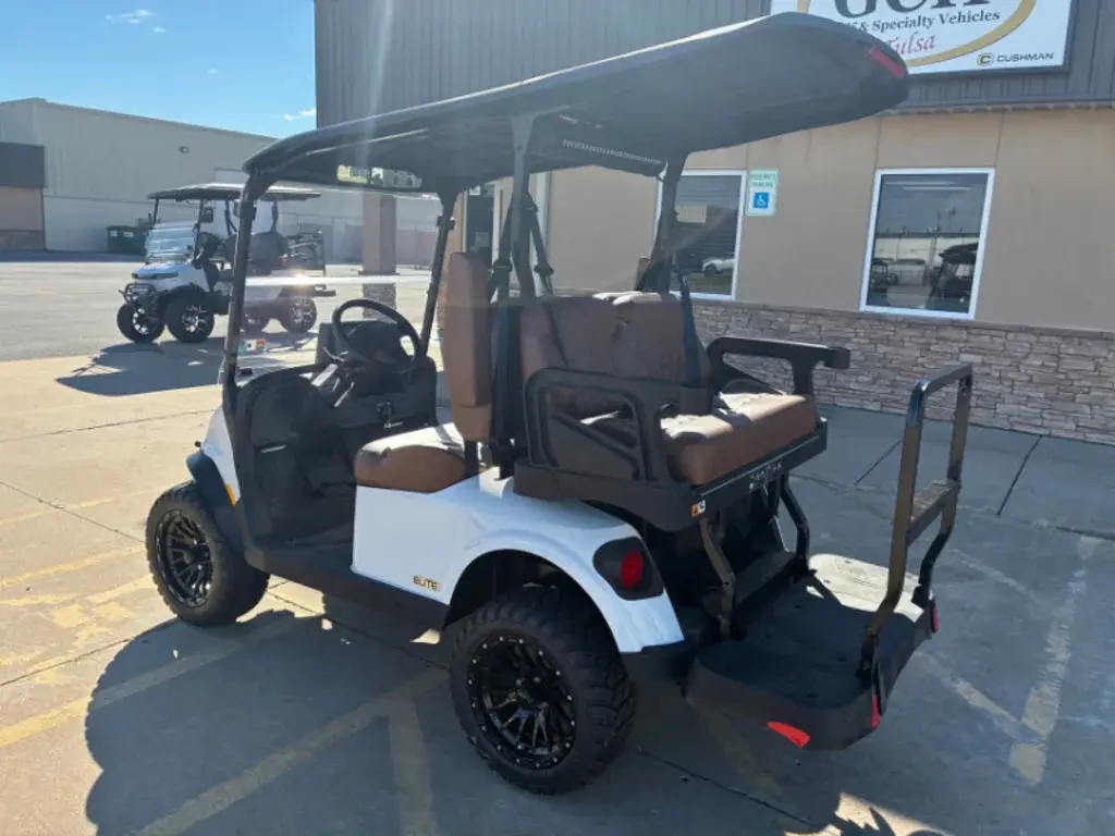 2026 E-Z-GO RXV photo 3
