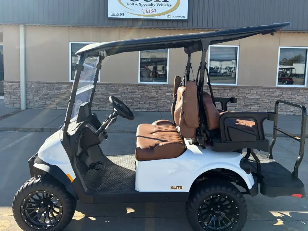 2026 E-Z-GO RXV photo 2