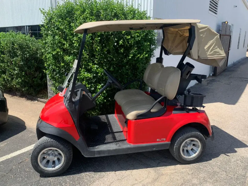 2024 E-Z-GO RXV photo 1