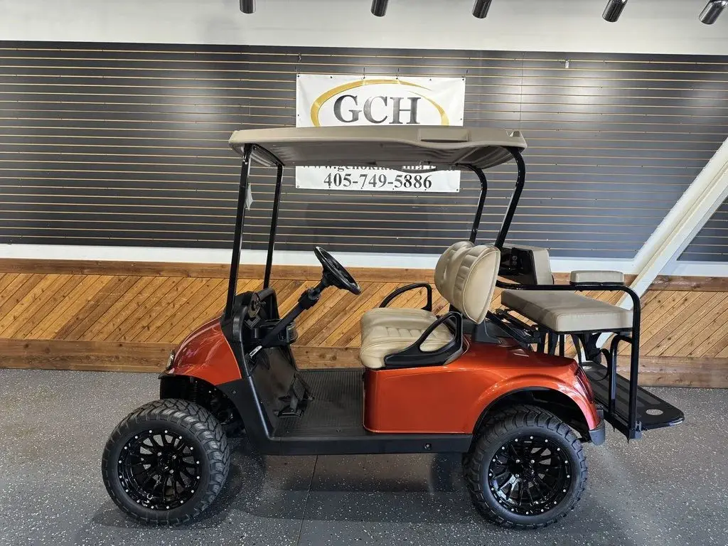 2017 E-Z-GO RXV photo 1