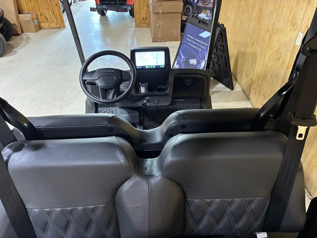 2026 E-Z-GO RXV photo 3