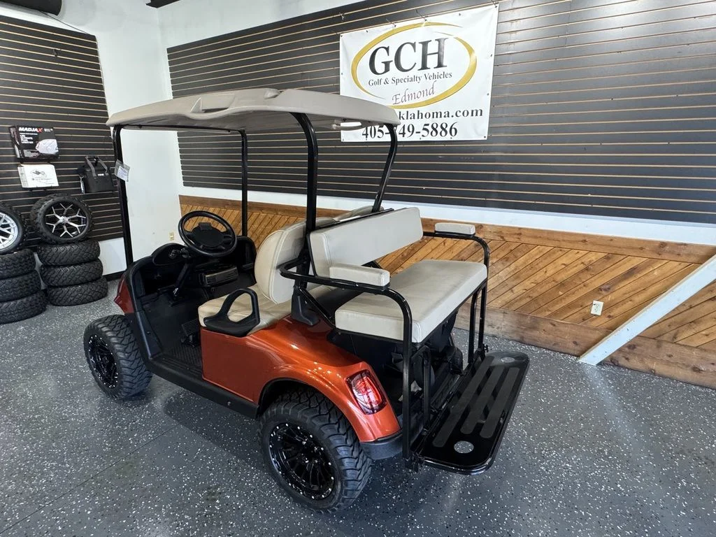 2017 E-Z-GO RXV photo 3