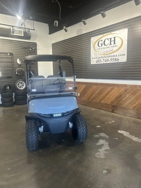 2026 E-Z-GO RXV photo 3