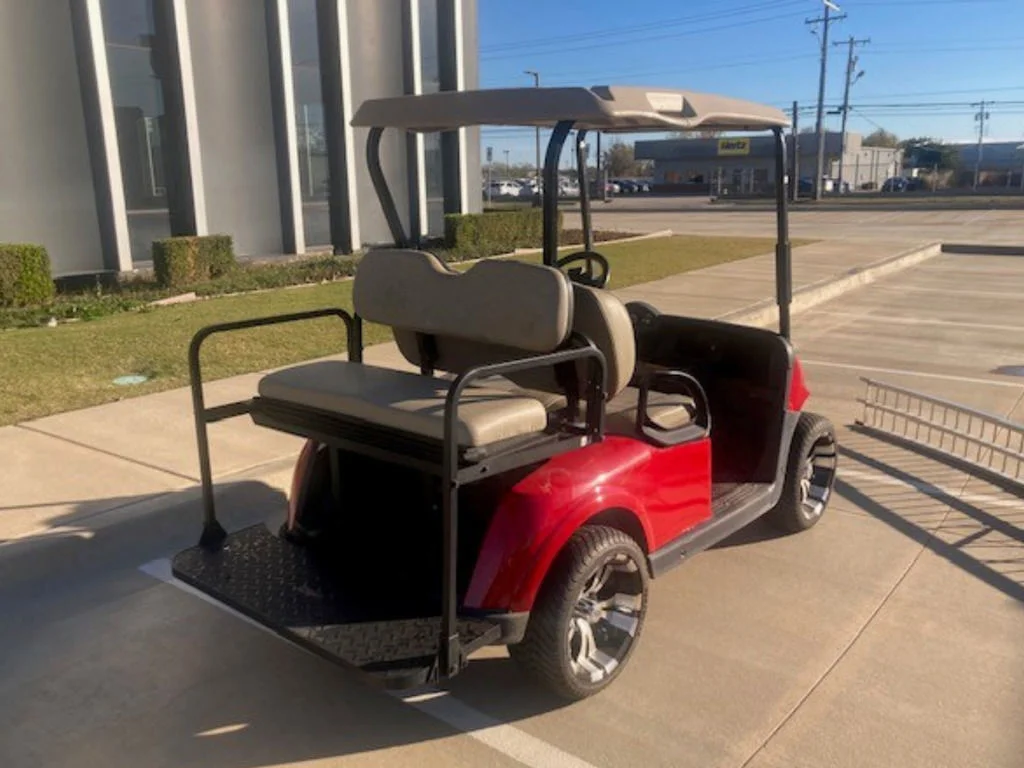 2022 E-Z-GO RXV photo 2
