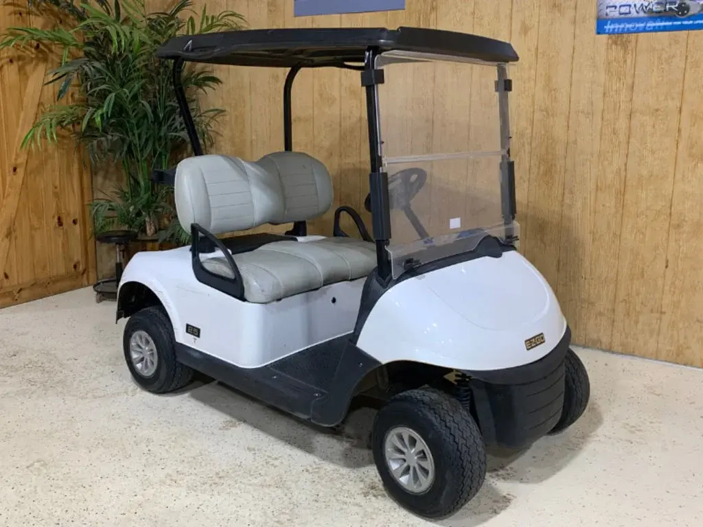 2021 E-Z-GO RXV photo 1