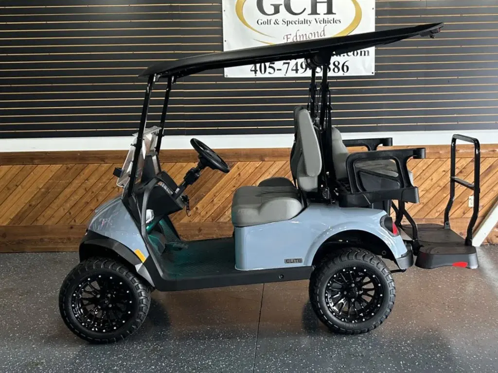 2026 E-Z-GO RXV photo 1