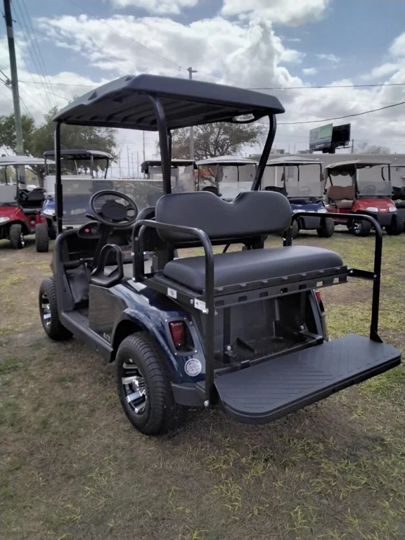 2023 E-Z-GO RXV photo 5