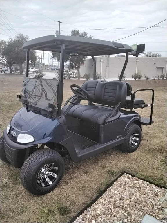 2023 E-Z-GO RXV photo 4