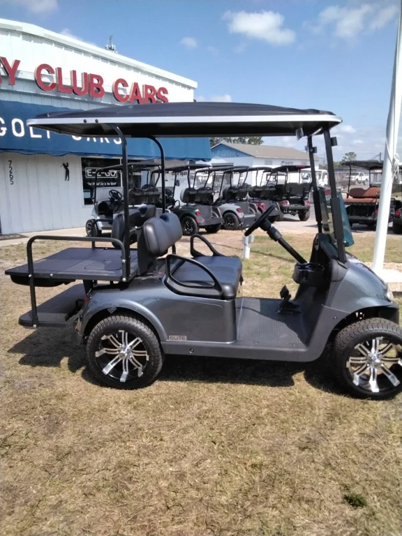 2022 E-Z-GO RXV photo 2
