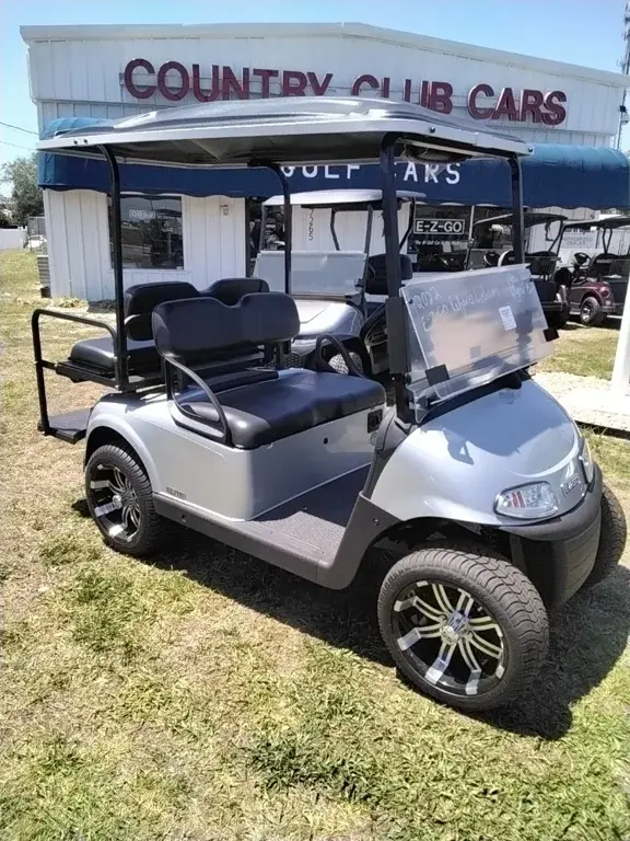 2022 E-Z-GO RXV photo 1
