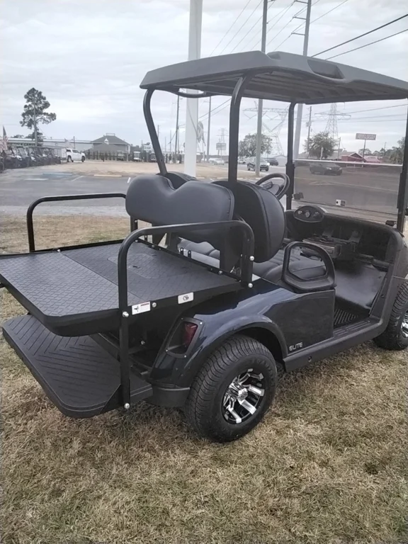 2023 E-Z-GO RXV photo 3