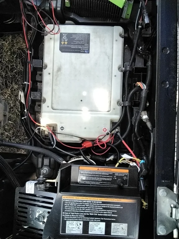 2022 E-Z-GO RXV photo 3